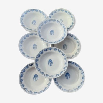 8 assiettes creuses en faïence F J avec frise et bouquet central