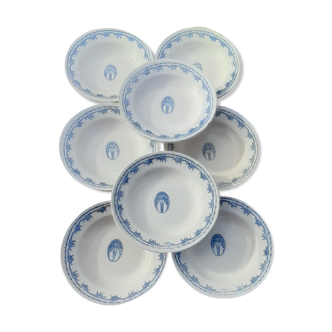 8 assiettes creuses en faïence F J avec frise et bouquet central