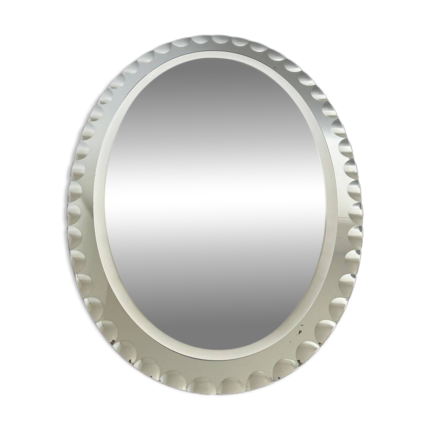 Vintage oval decorative mirror with beveled and chiseled effect