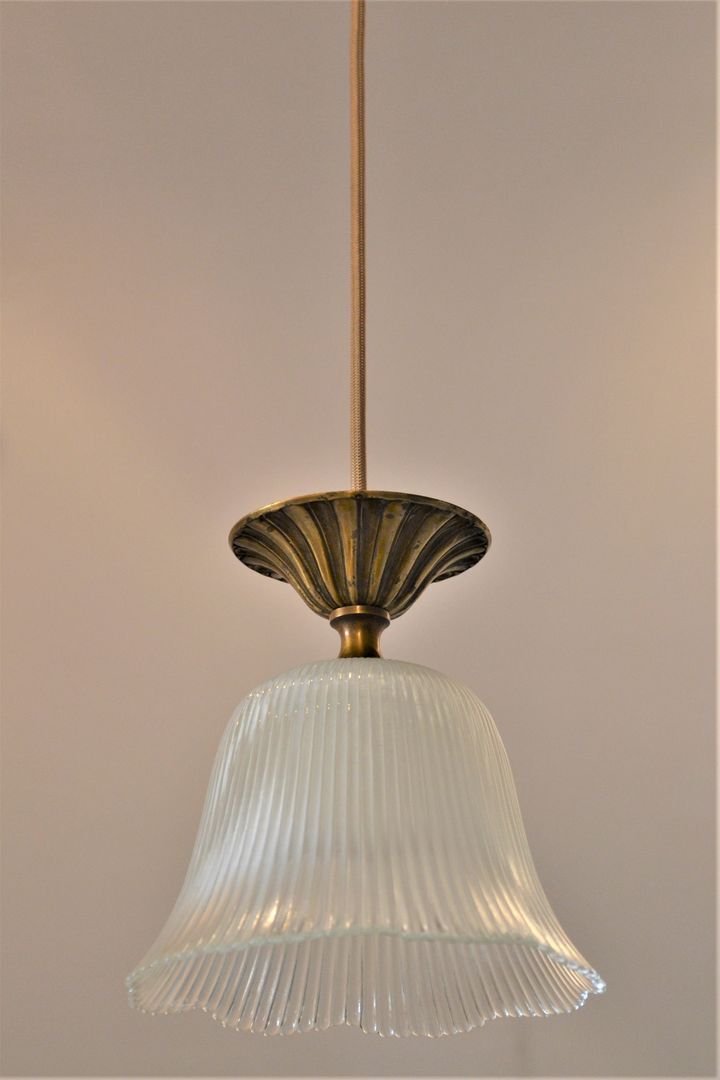 Suspension en verre strié et métal doré
