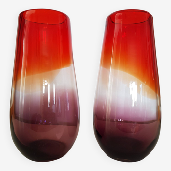 Vases en verre multicolore
