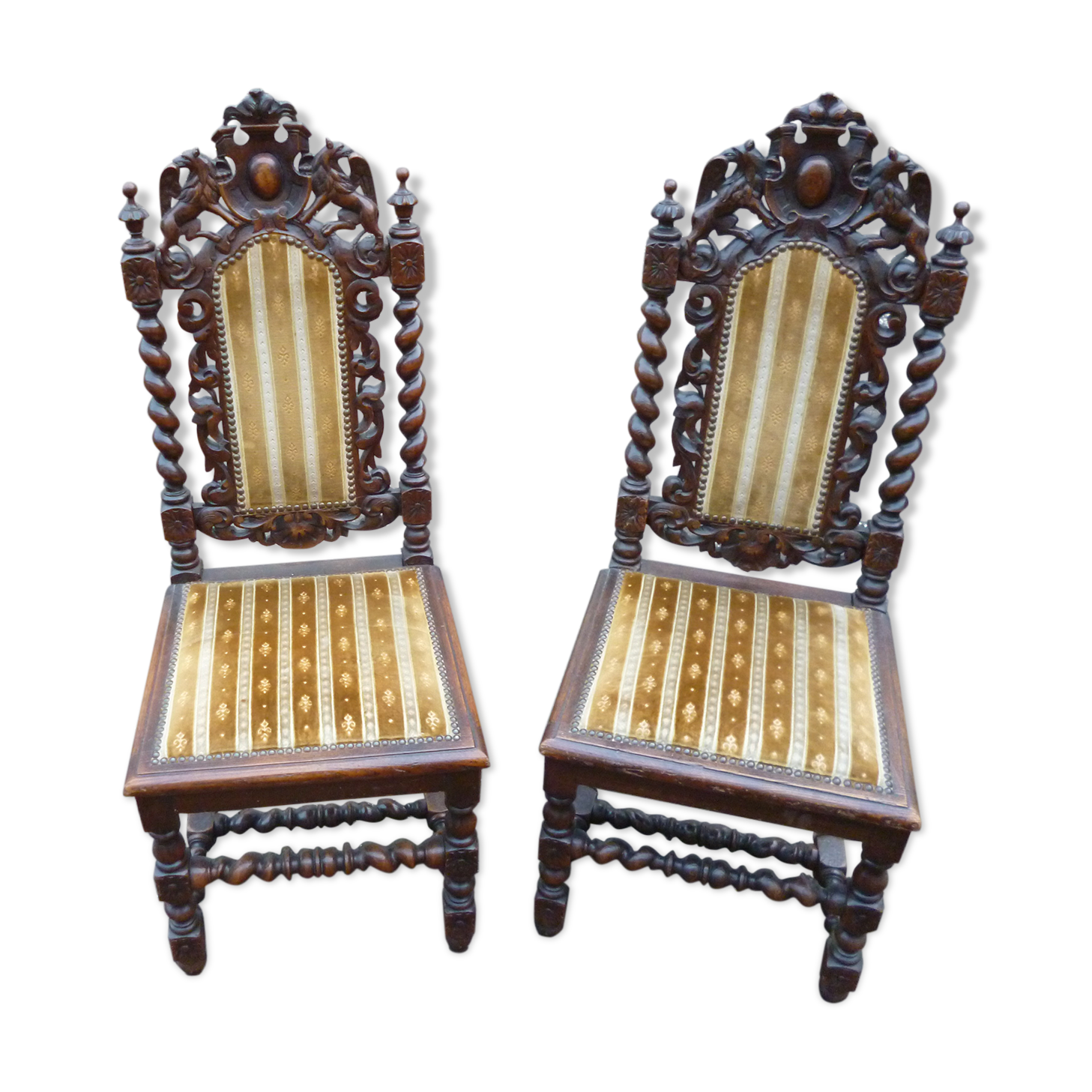 Paire de chaises sculptées