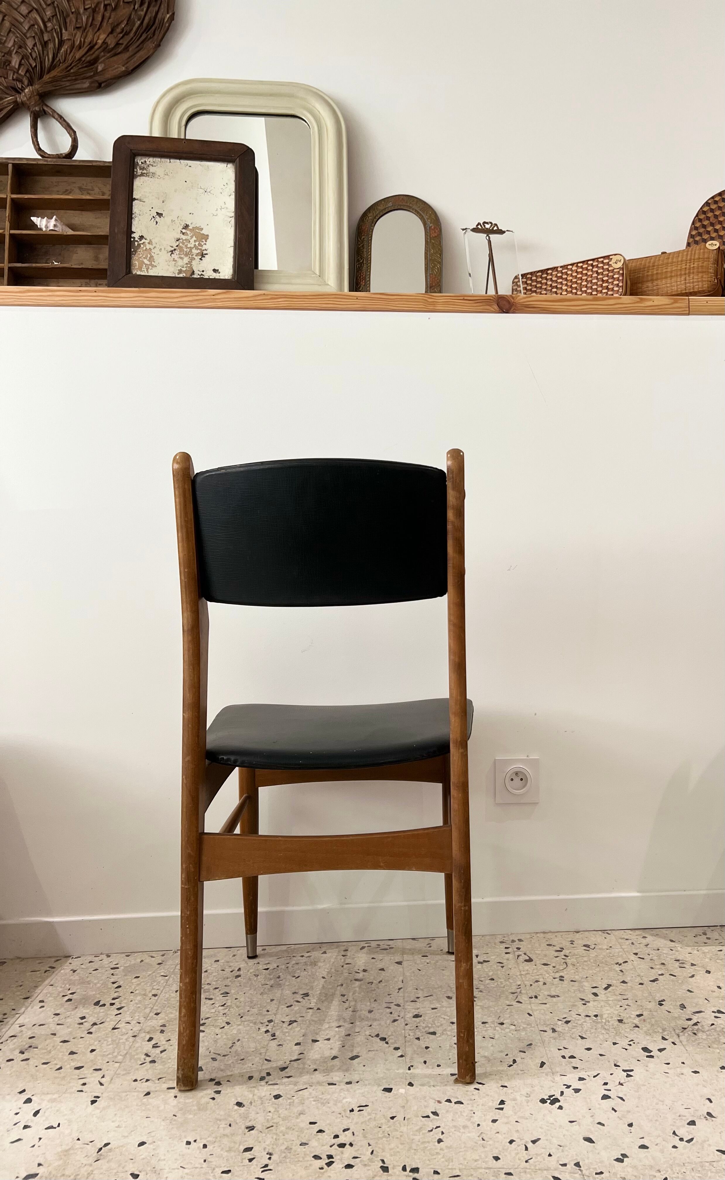 Scandinavian chair in wood and black imitation leather