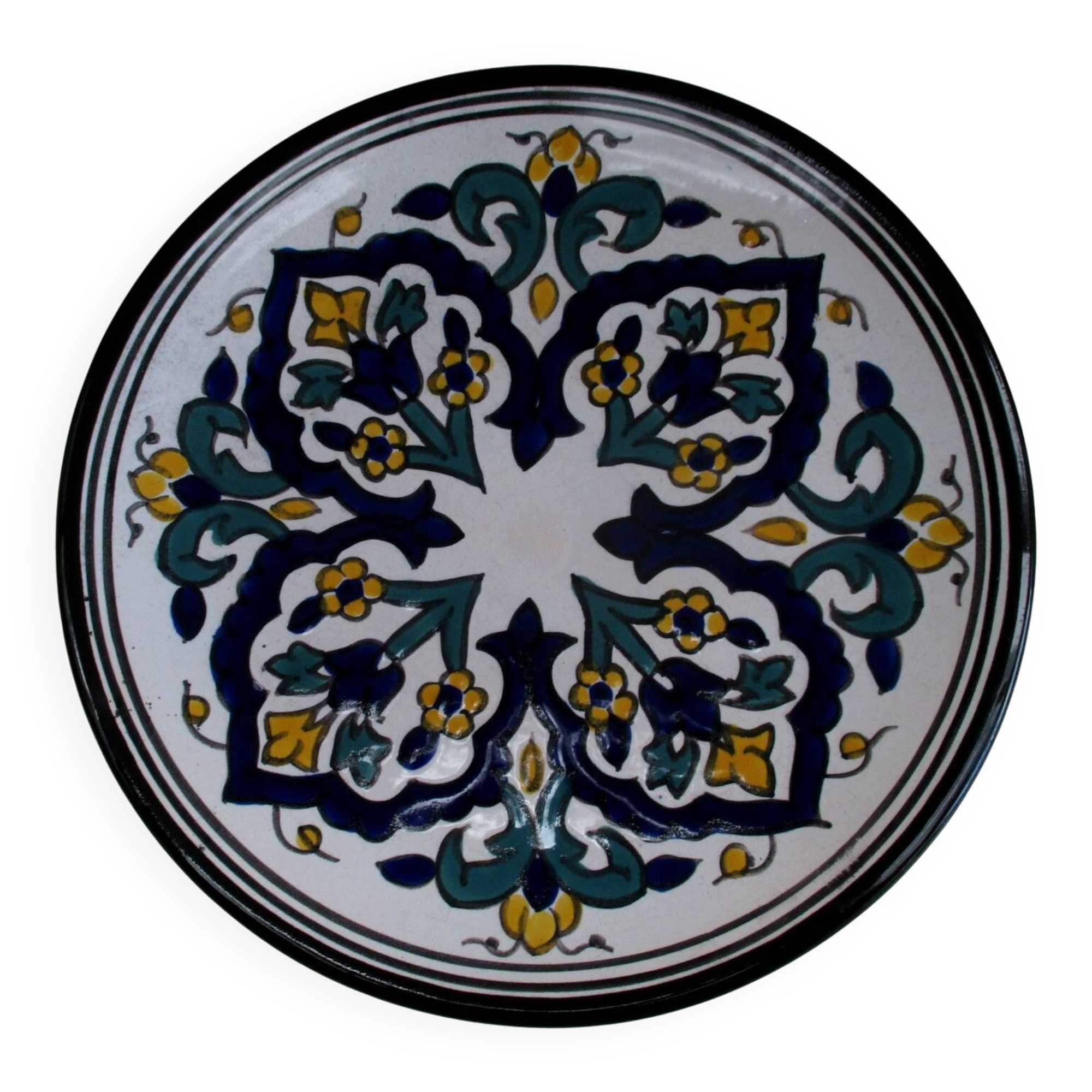 Round ceramic plate with hand-painted decoration