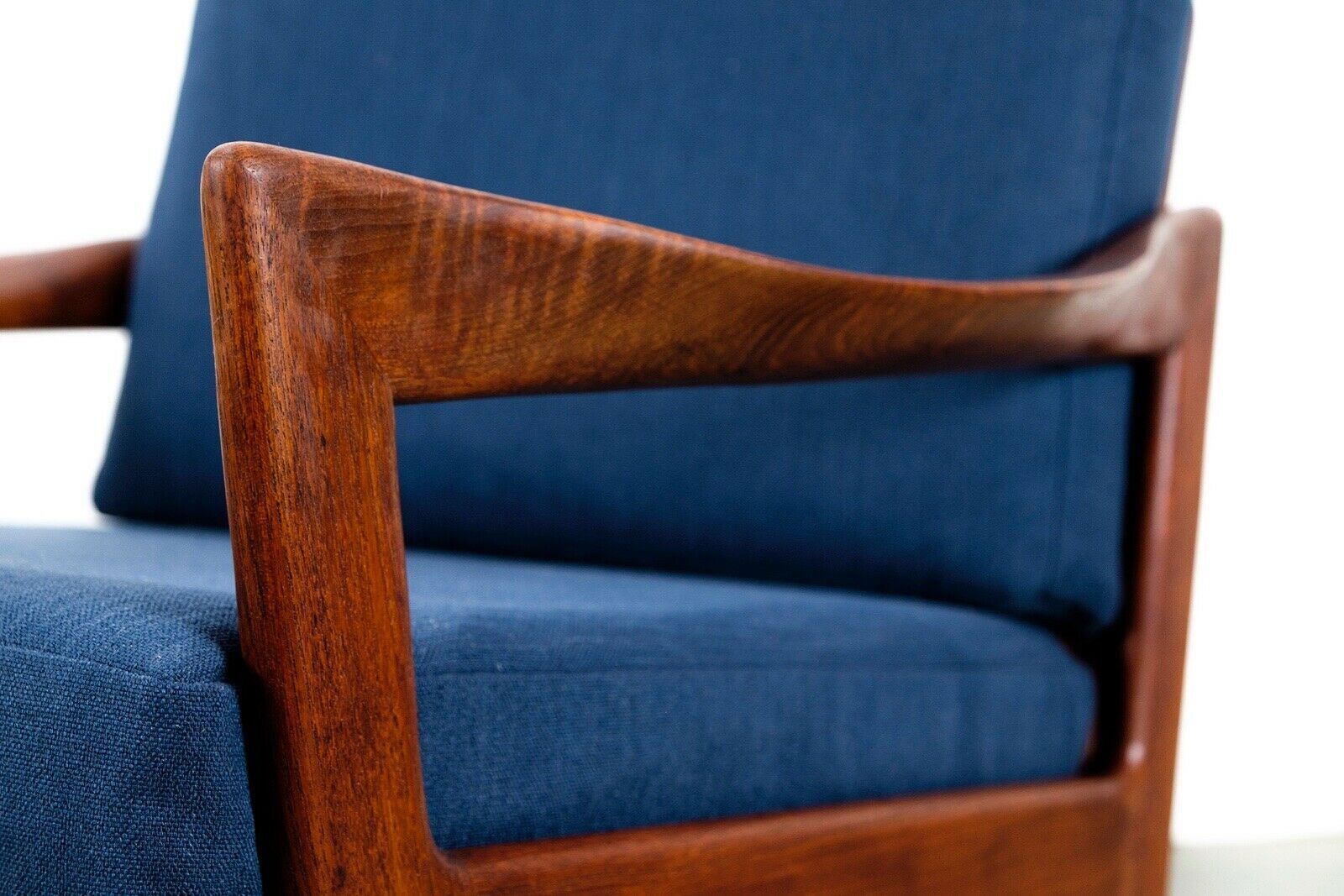 Illum Wikkelsø chair model 20 made by Niels Eilersen