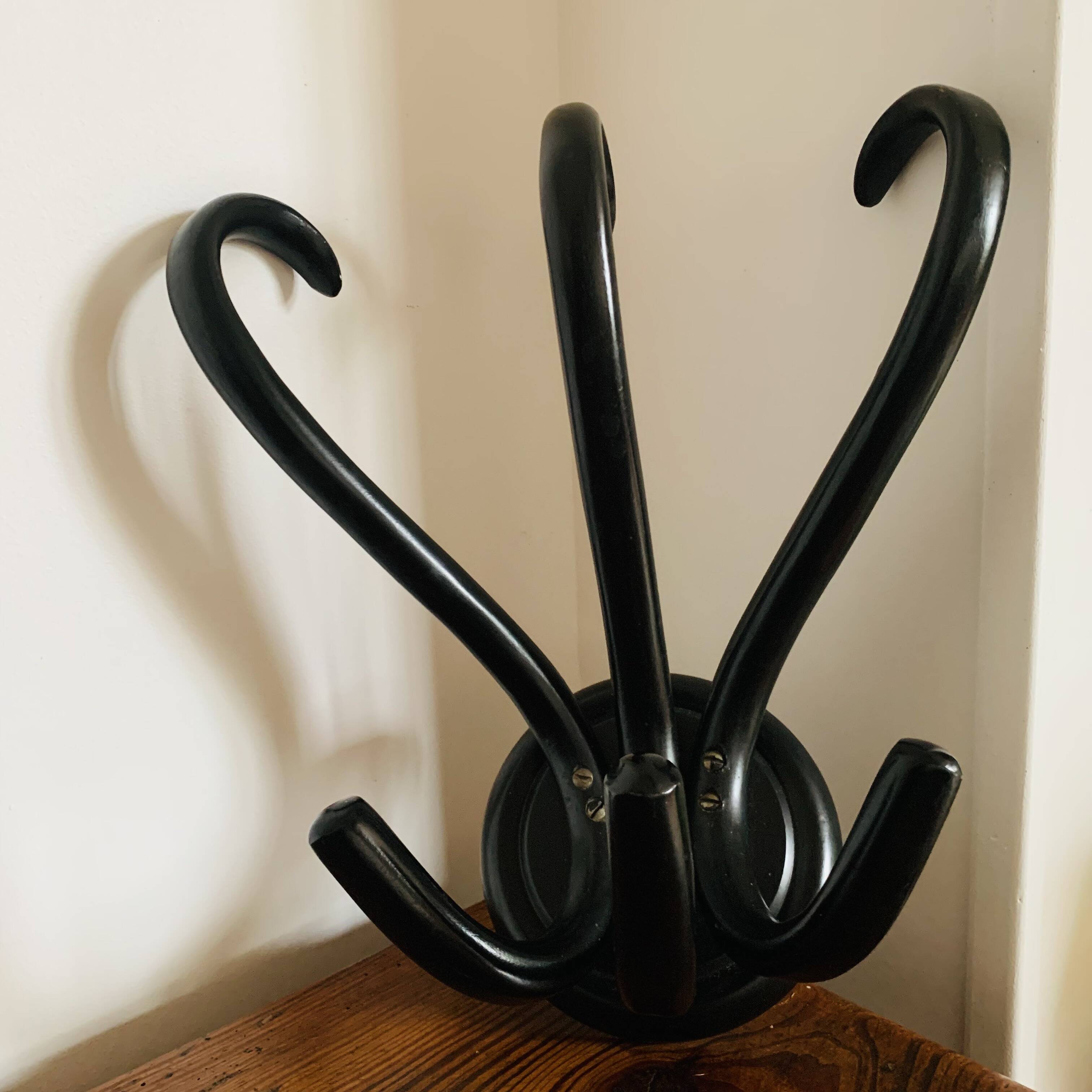 Wall-mounted coat rack with 3 hooks