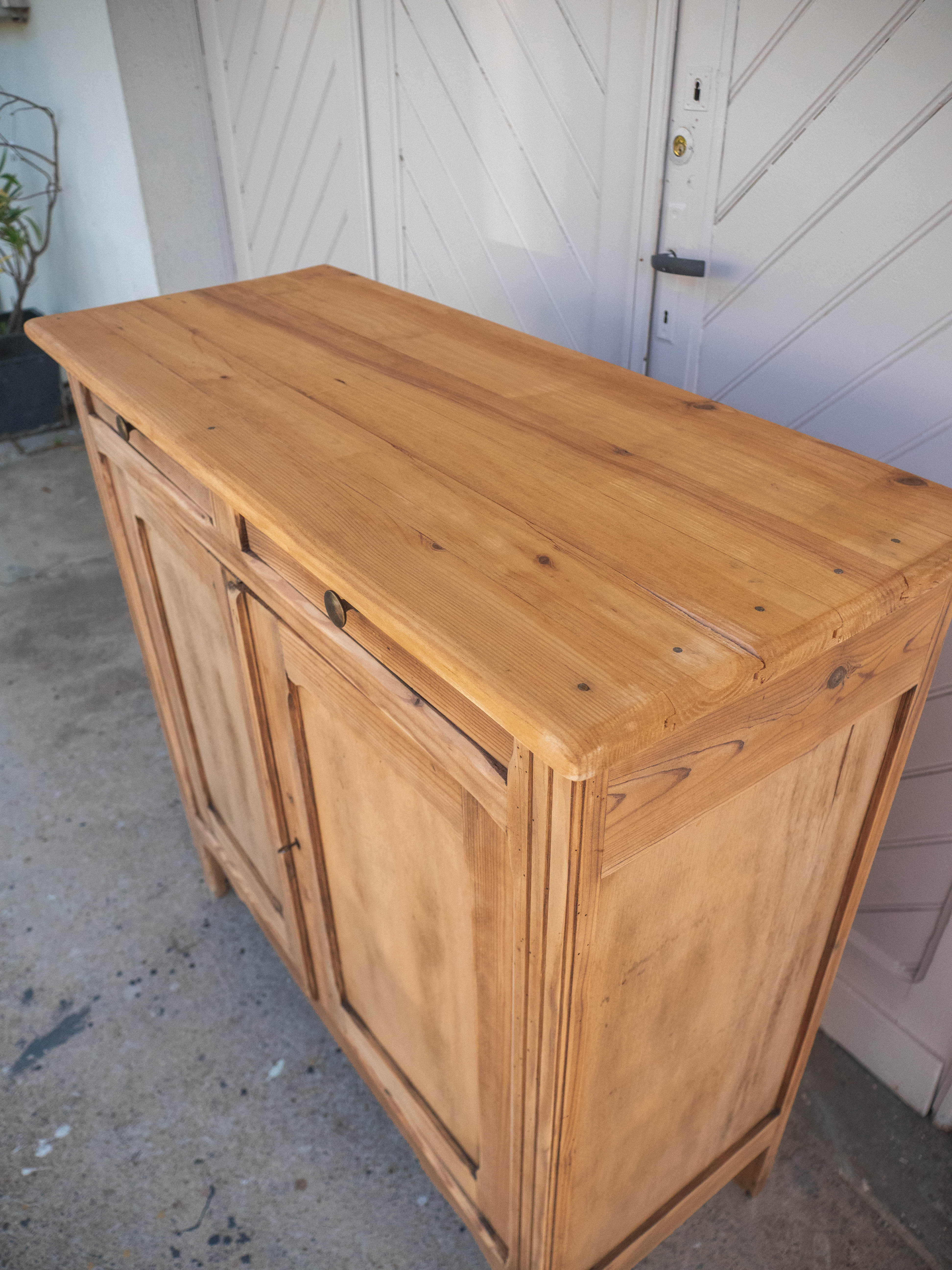 Parisian buffet ready to paint