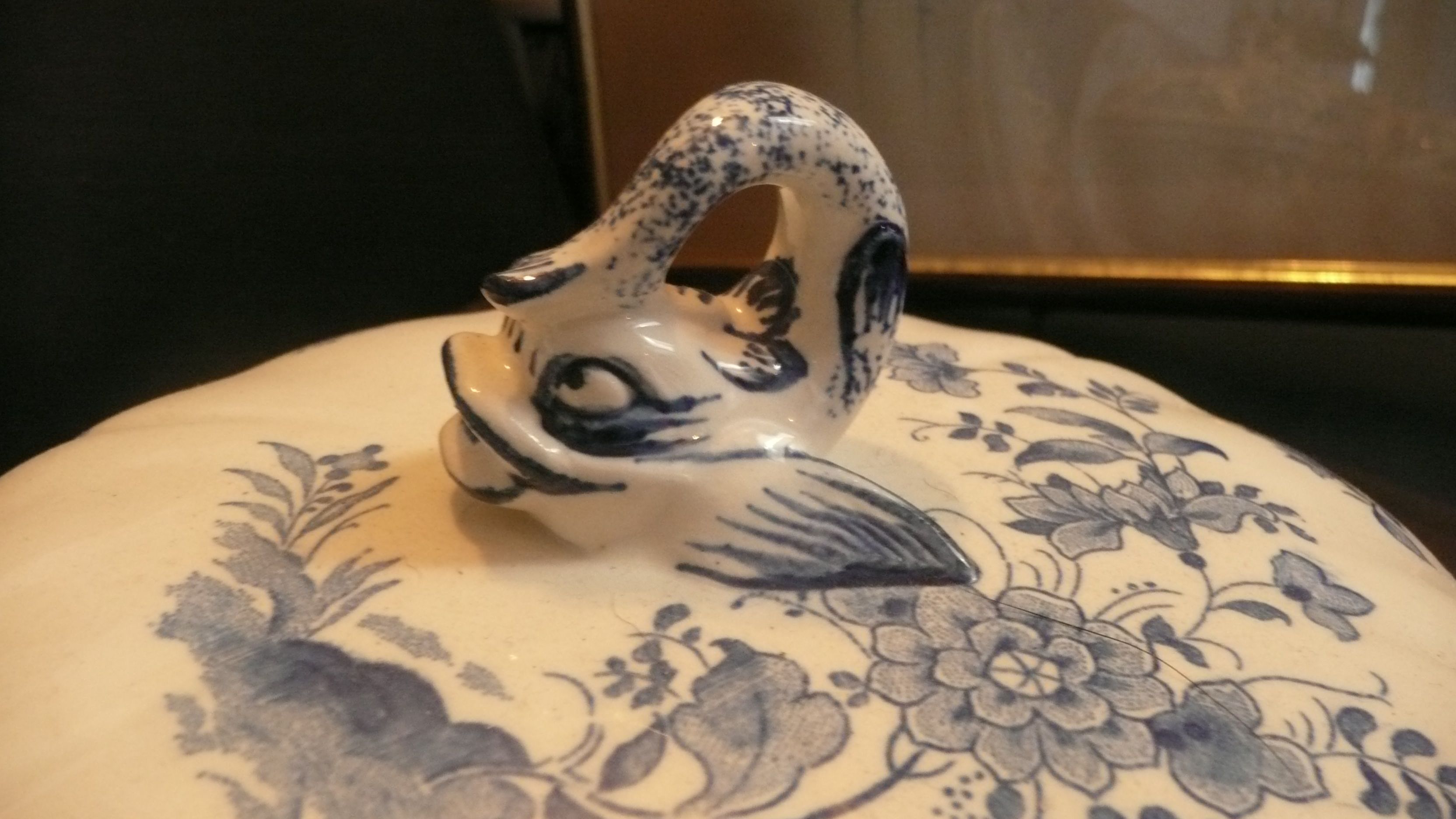 Service en faience de GIEN bleu camaieu dauphin
