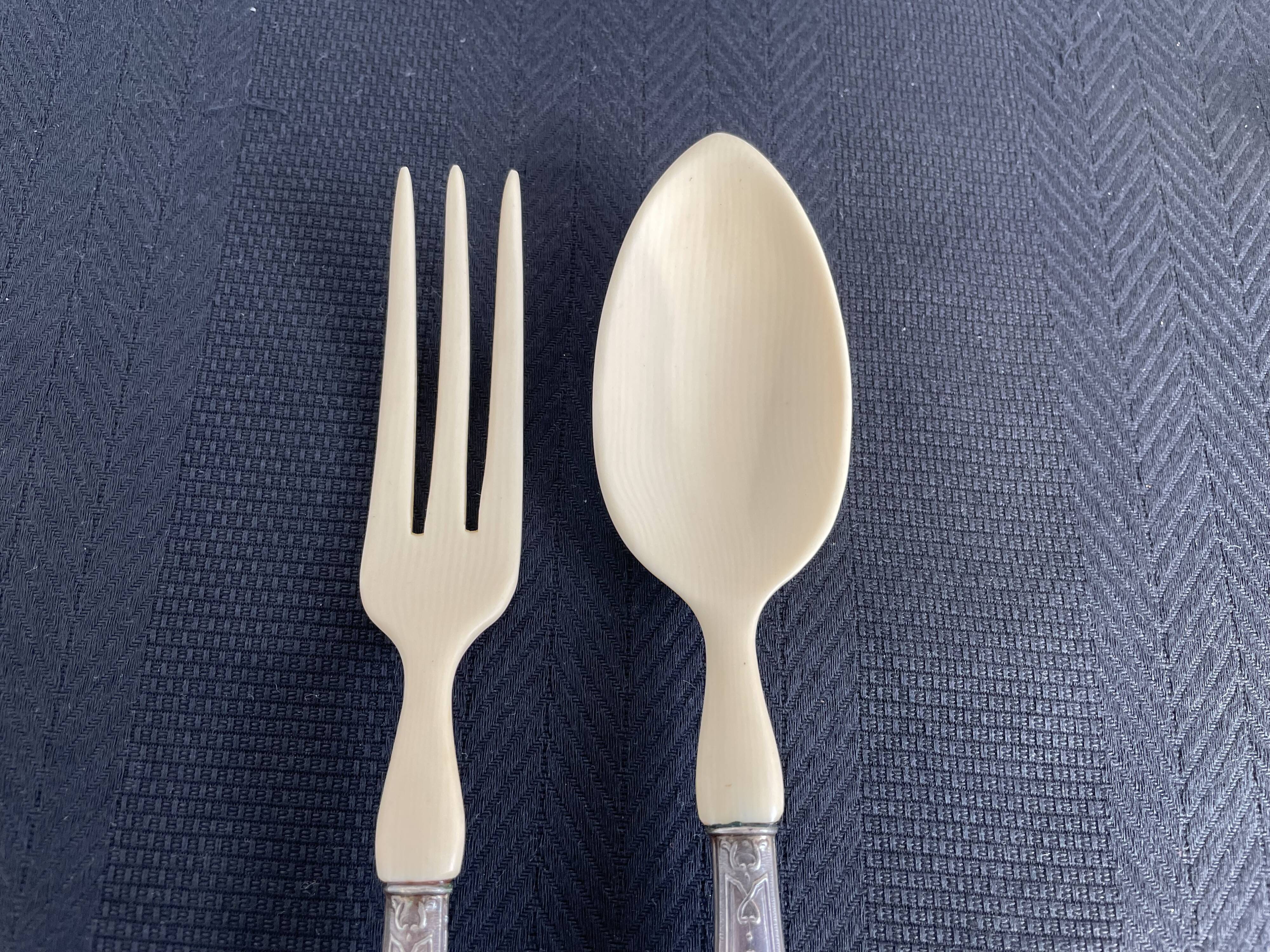 Covered with fish service, stuffed silver, Ivorian, France