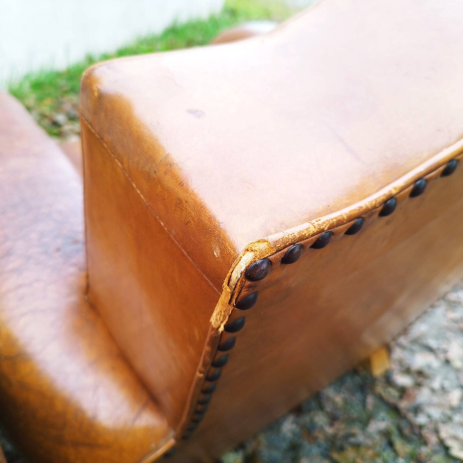 Paire de fauteuils club Moustache vintage cuir fauve