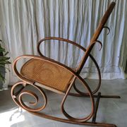 Rocking-chair en cannage ancien