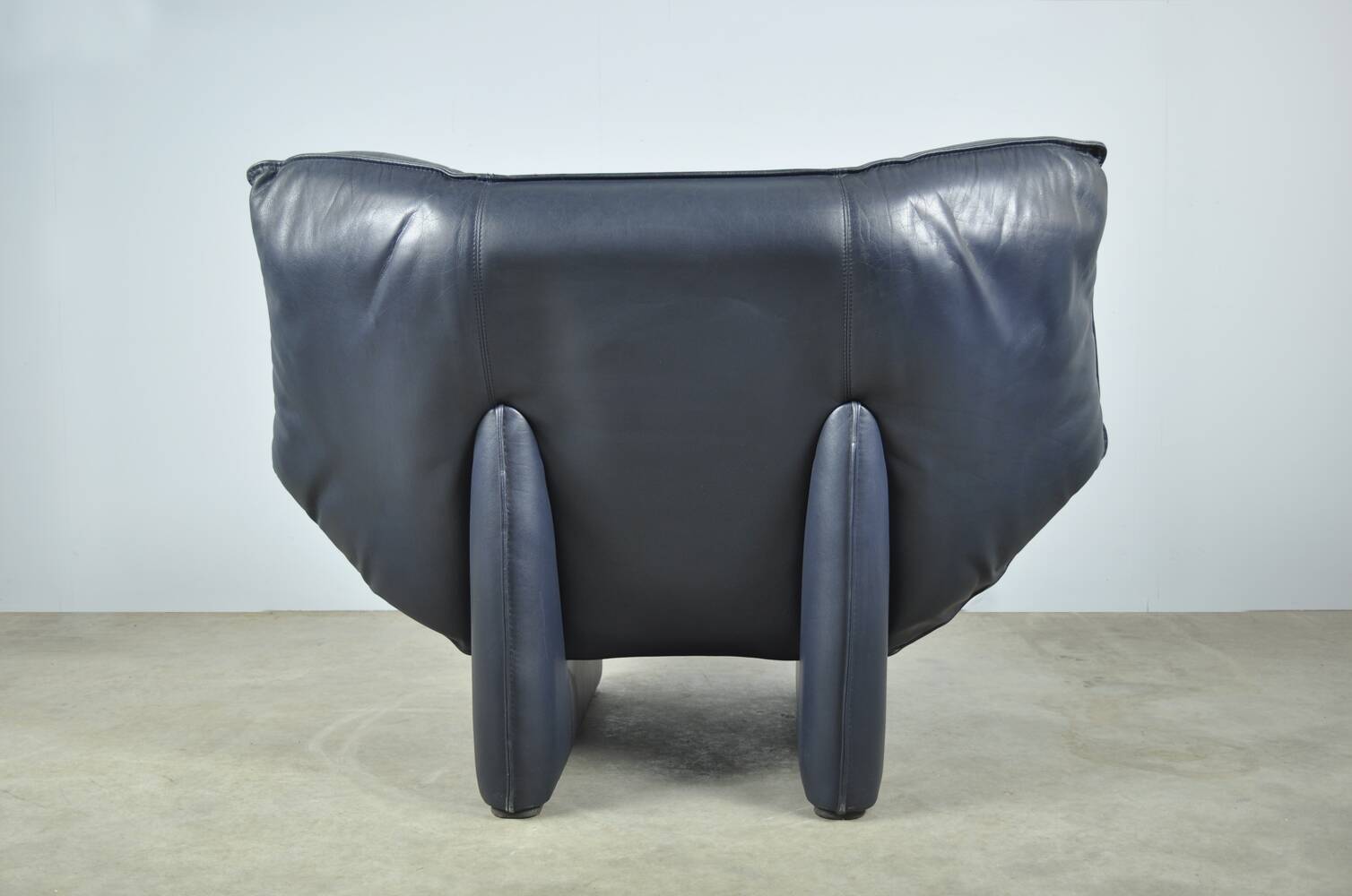 Leolux / vintage "tango" armchair in blue leather / jan armgardt / 1980s netherlands