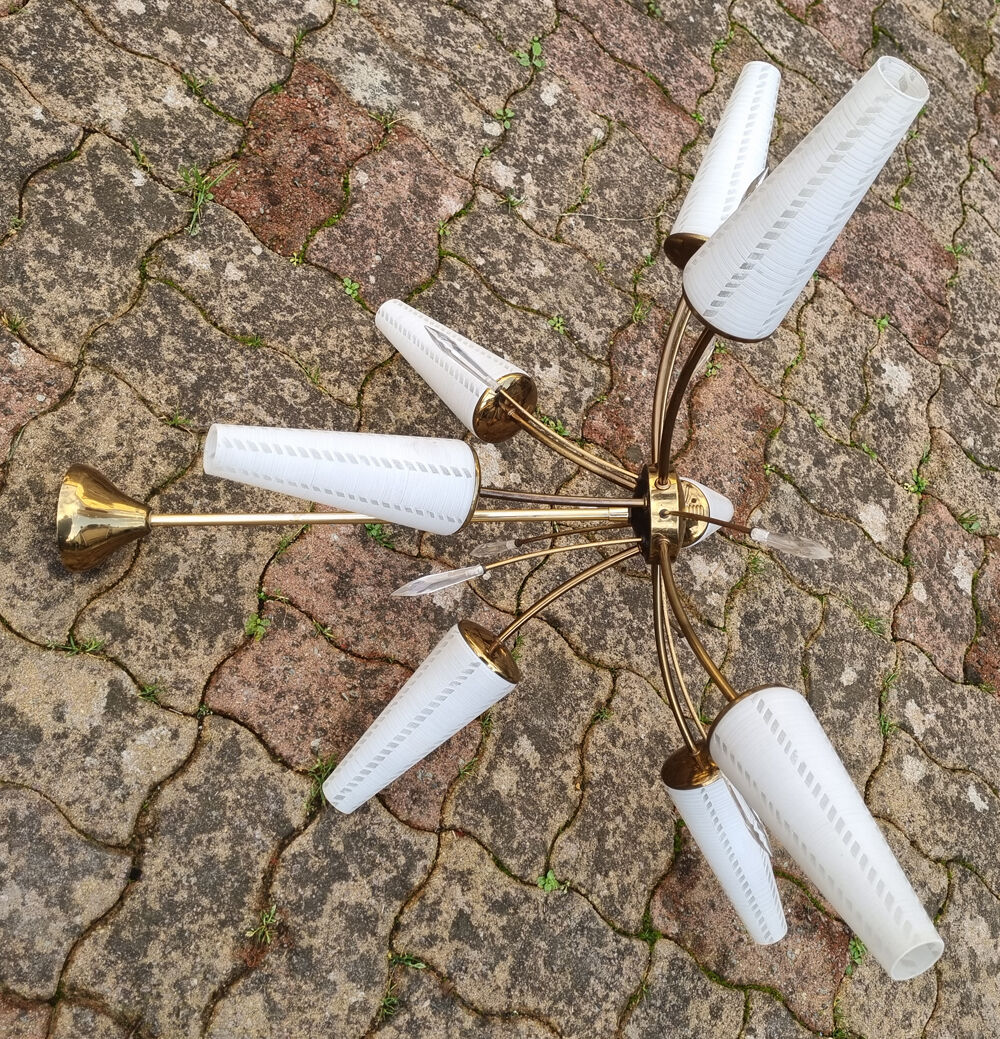 Suspension sputnik, 8 lights, brass, tulips opaque glass, vintage, 50s