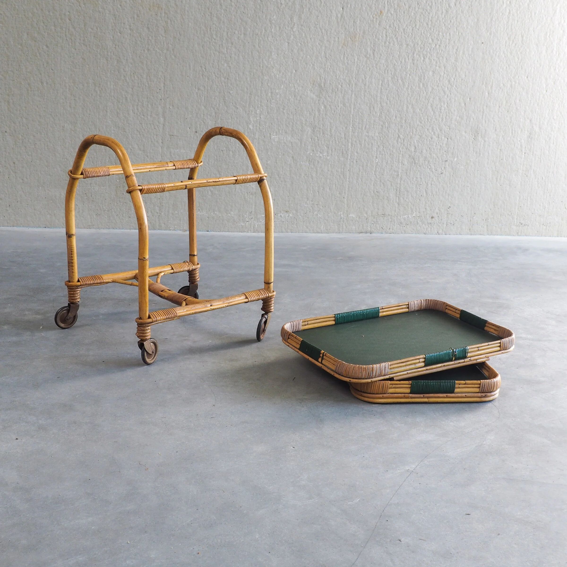 Chariot de service en bambou vintage