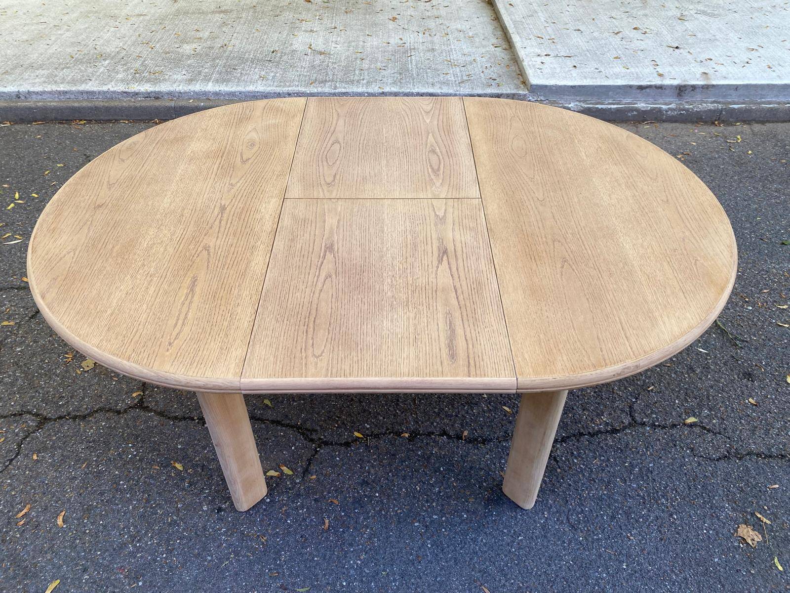 Scandinavian round extendable dining table stripped in oak 1980
