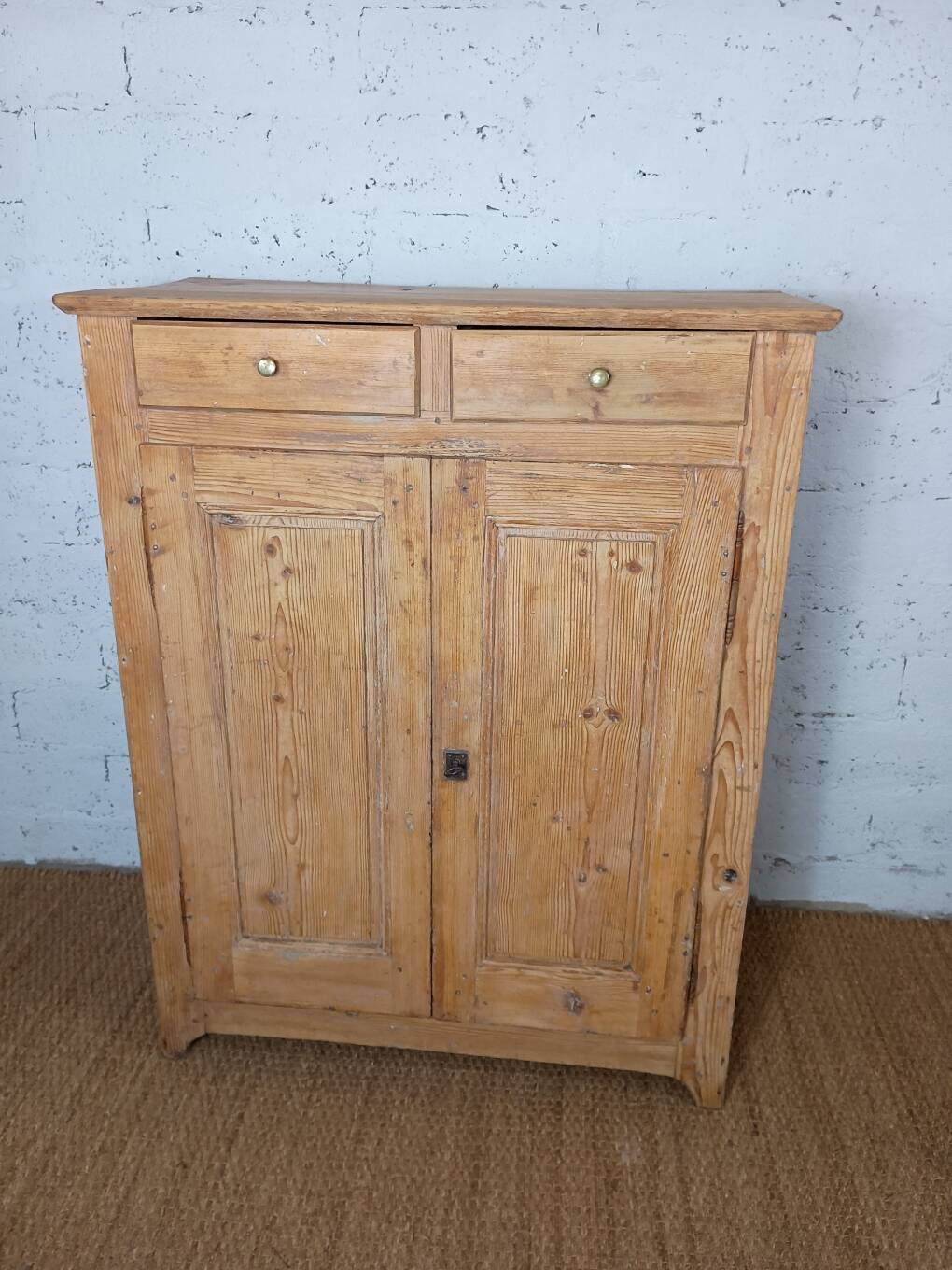 Grand buffet parisien vintage en sapin