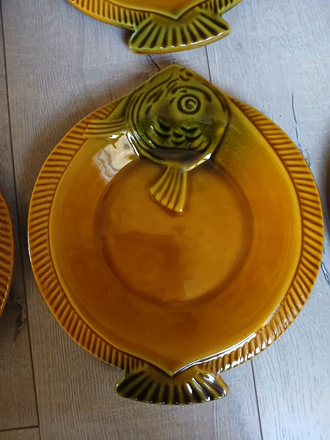 8 antique plates in majolica fish shape