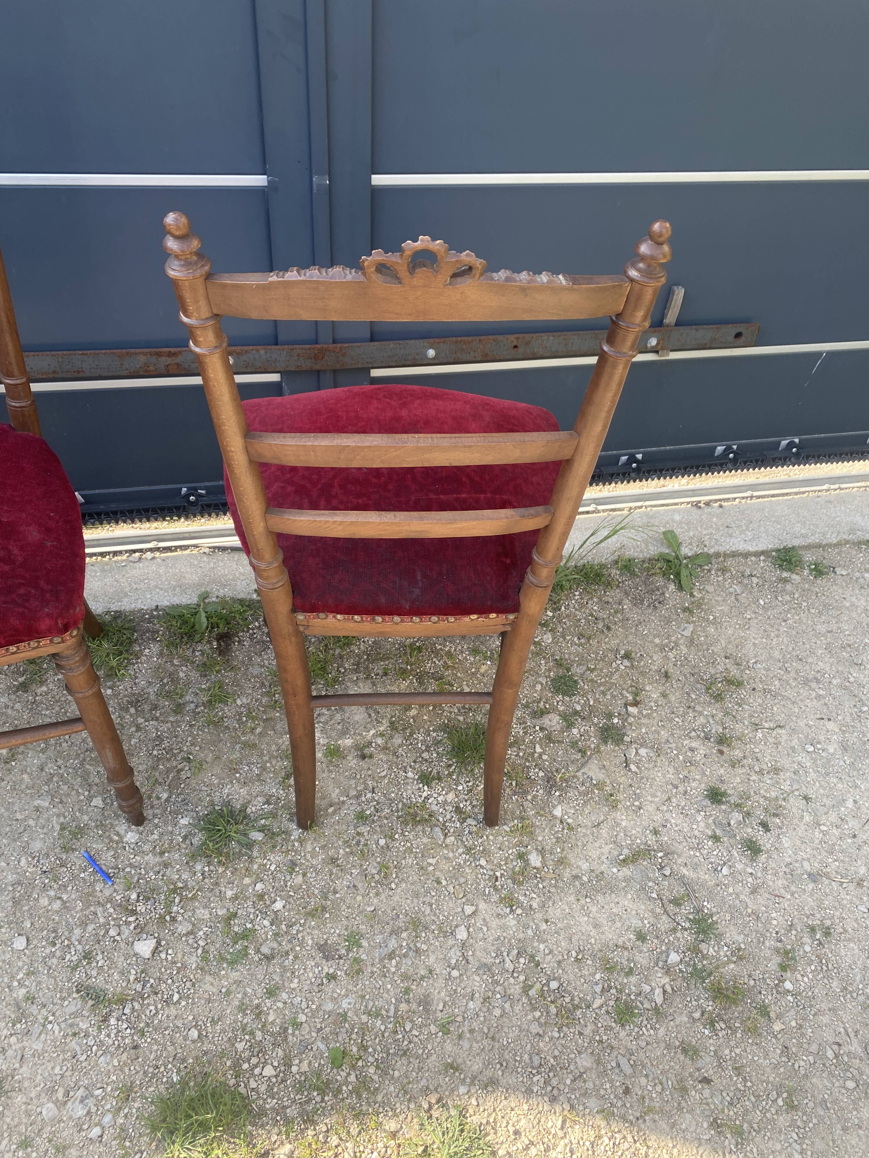 2 red velvet chairs