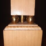 Obelisk-shaped lamp