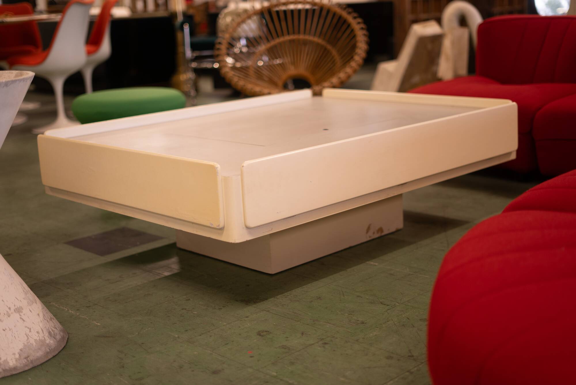 White coffee table Caori Vico Magistretti Gavina 1960