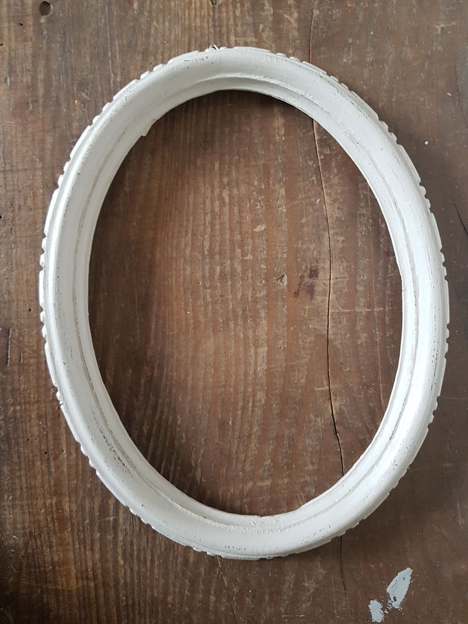 Oval frame patinated linen