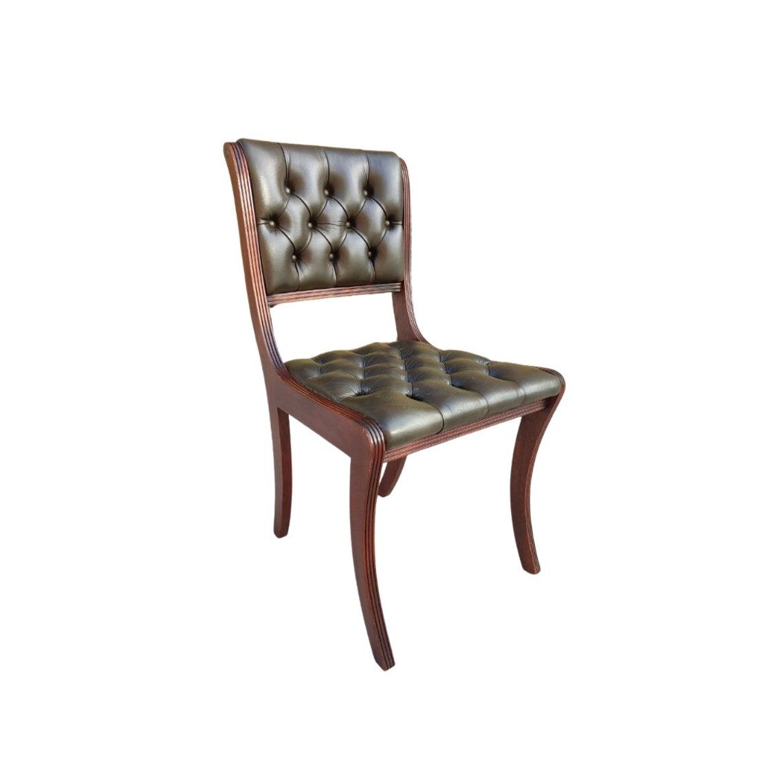 Set of 8 high-quality iconic green leather chesterfield dining chairs