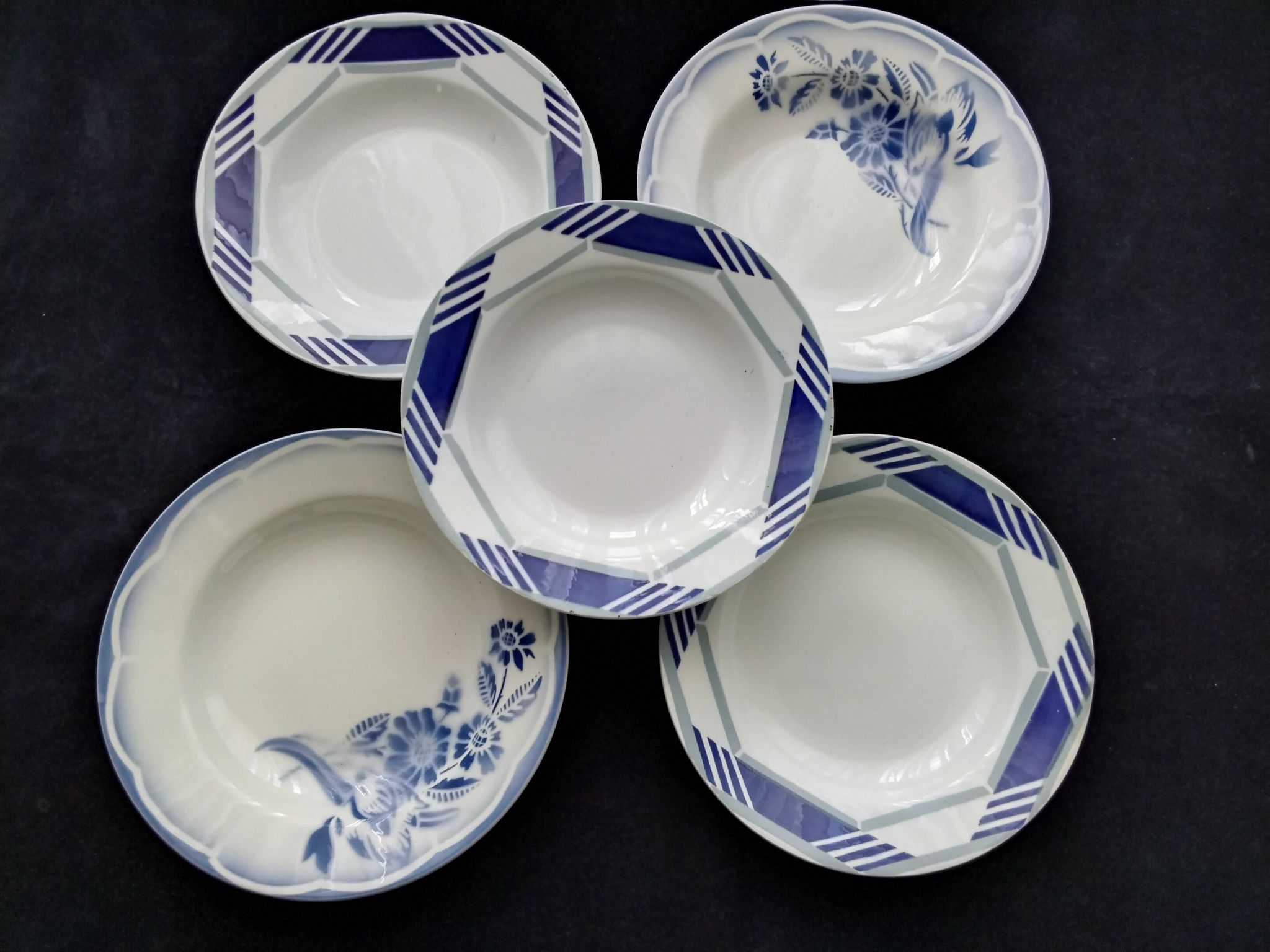 Set of 5 mismatched hollow plates Digoin Sarreguemines and Saint Amand