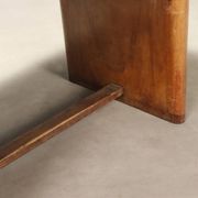 Table en bois plaqué loupe des années 1940