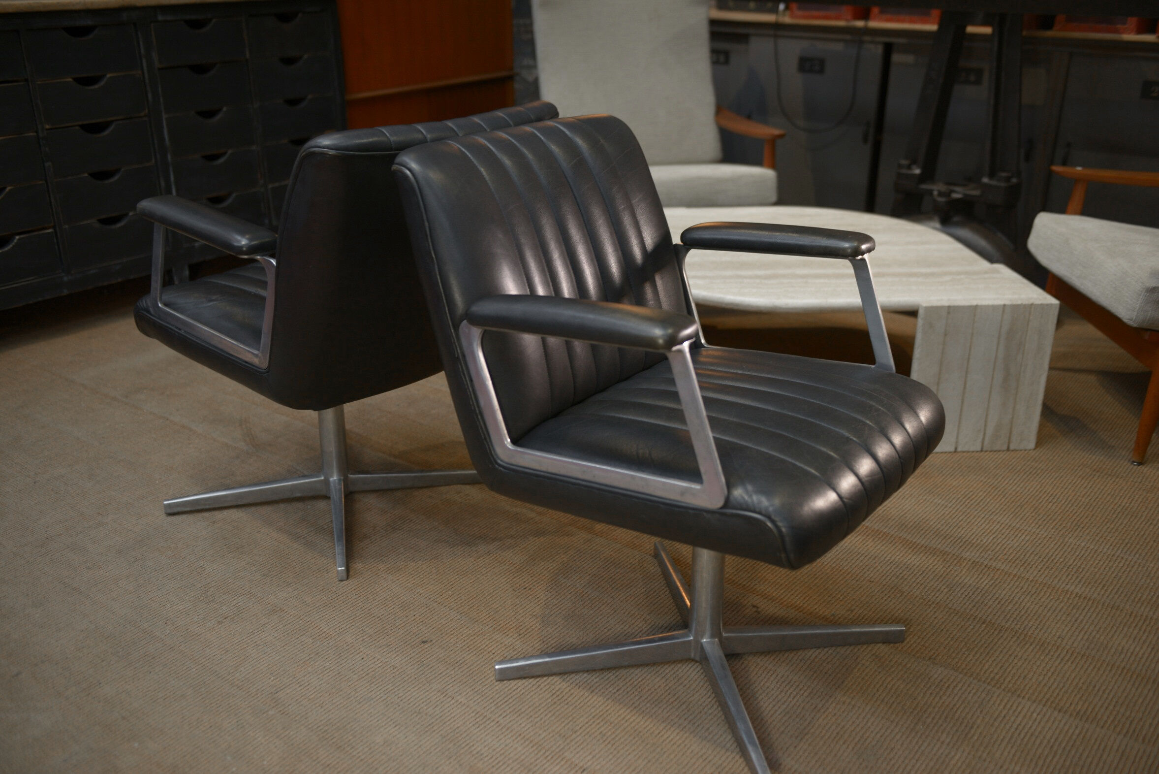 Design office chairs in swivel metal leather 1970