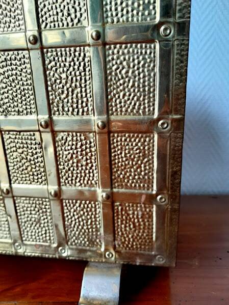 English magazine rack in embossed brass 1960