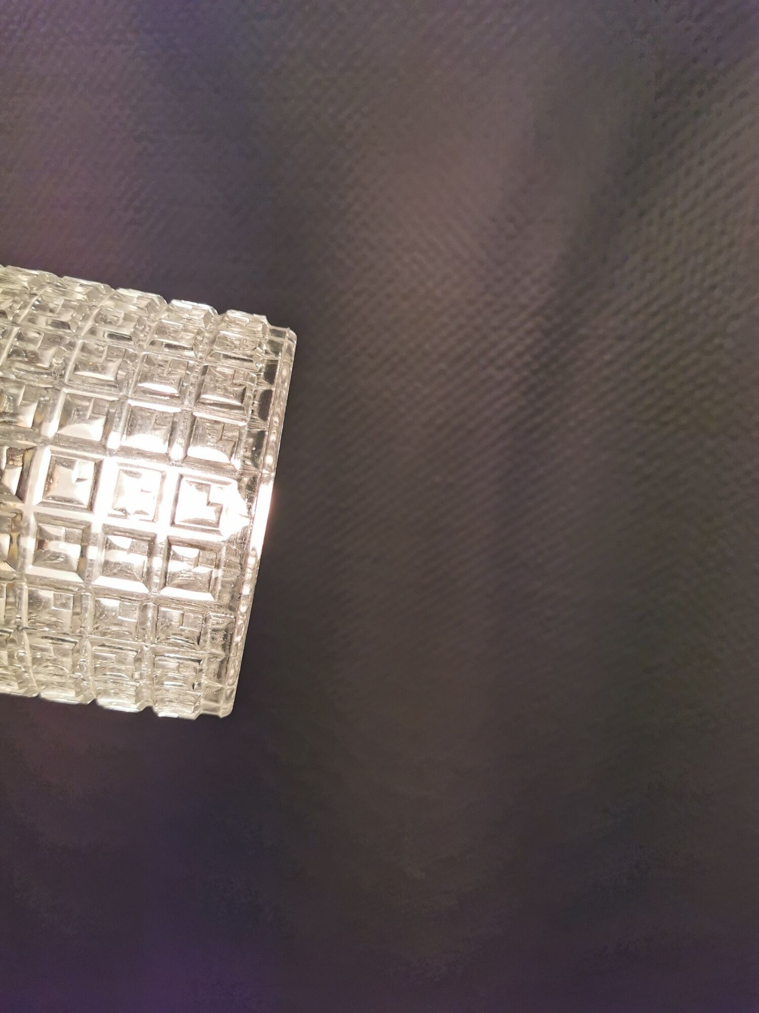 Small hanging lamp in transperant crystal glass