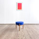 Tabouret Mid-Century en bois avec tissu Kvadrat bleu royal, design danois