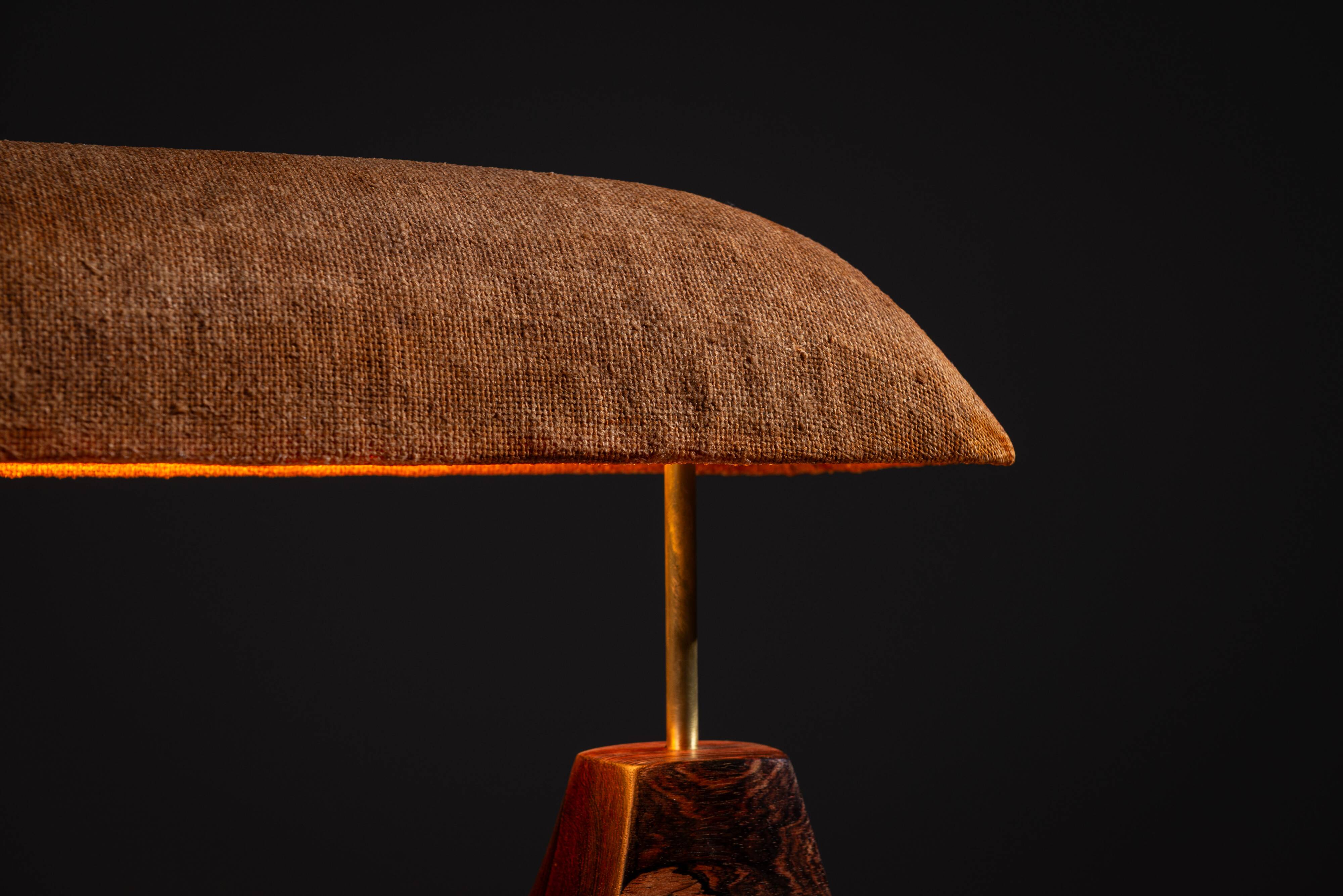 Lampe de bureau de direction rare en bois massif