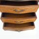 Commode de style baroque en bois avec frise en bronze.