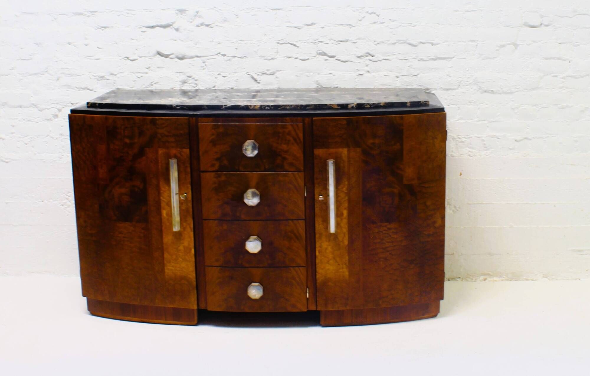 French Art Deco sideboard from the 1930s