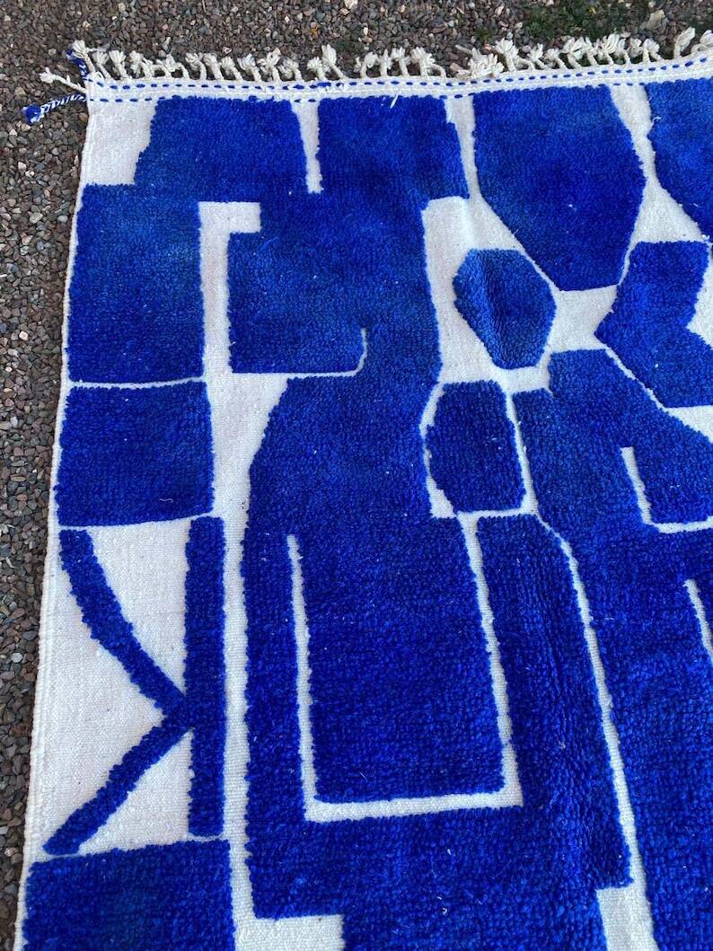 Traditional handmade Berber carpet 250cmx150cm