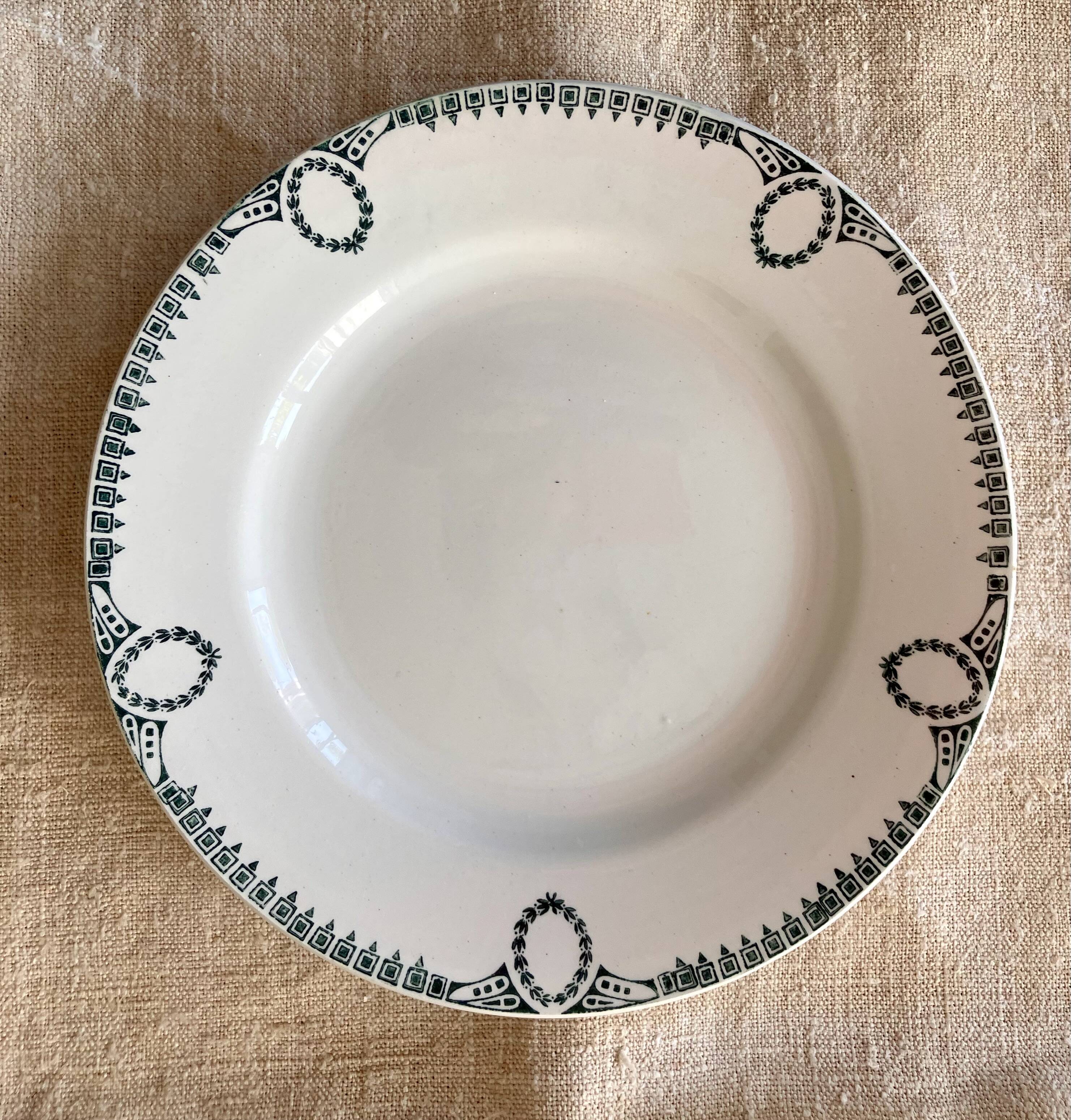 7 flat plates St Amand ironstone model 418