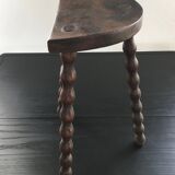 Half-moon tripod stool