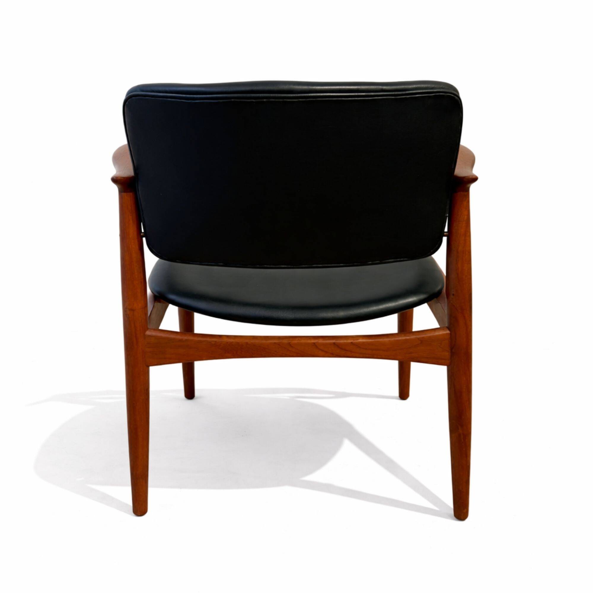 Captain chair by Erik Buch