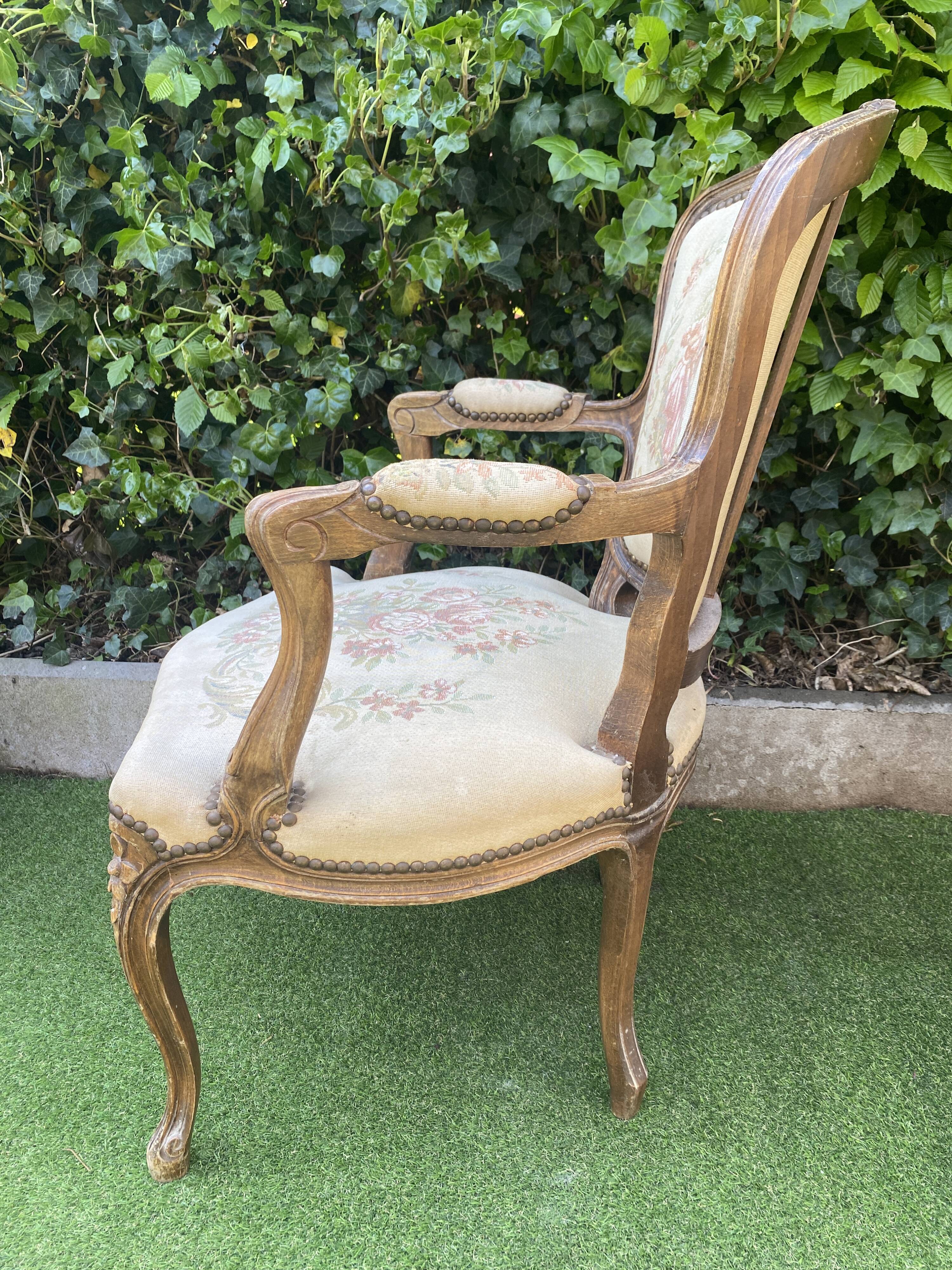 Basket bed and its two armchairs