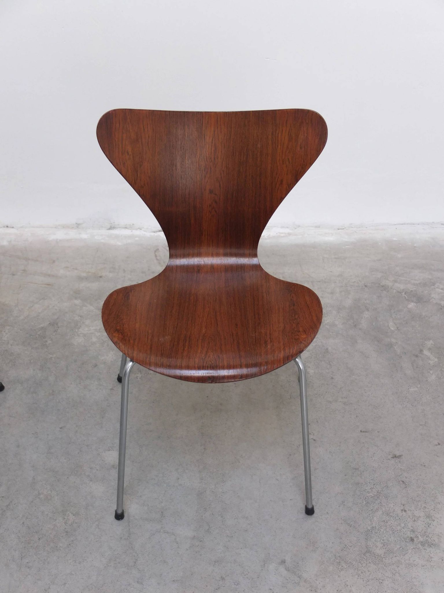 Pair of 'Series 7' chairs in rosewood by Arne Jacobsen for Fritz Hansen, 1955