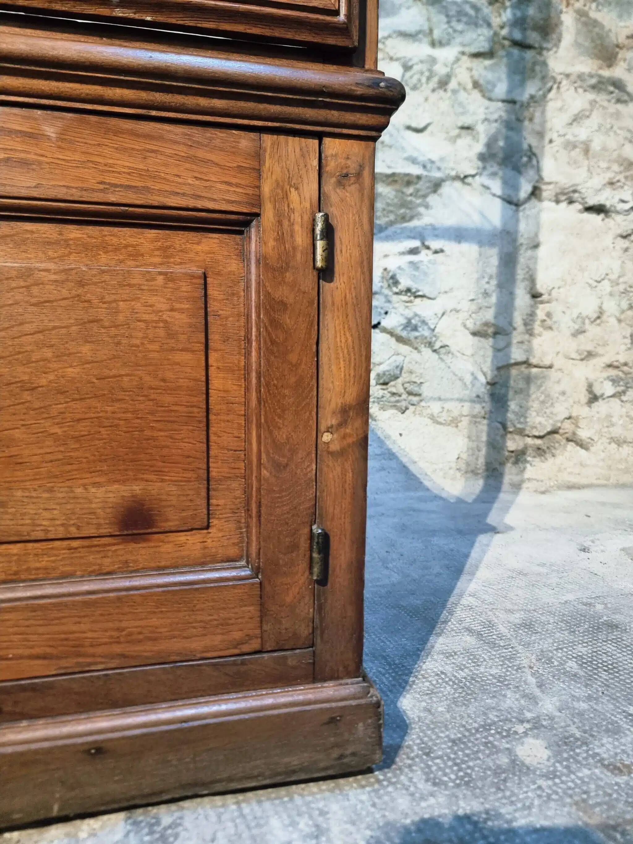 Vitrine ancienne en chêne français – Vitrine de musée d’un château de Bourgogne – vers 1900