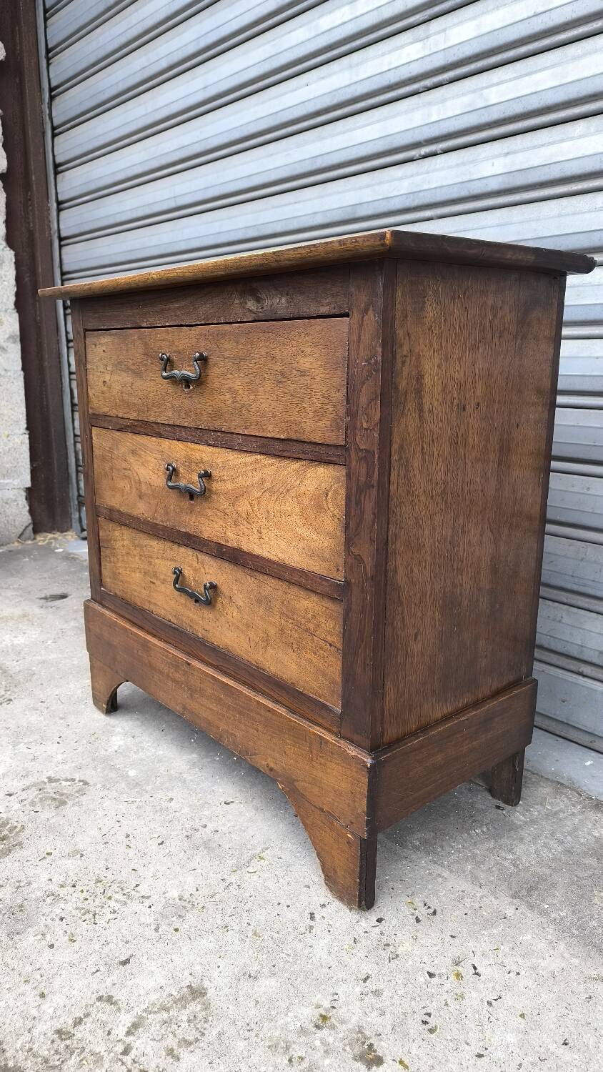 Rustic chest of drawers in solid oak 1950