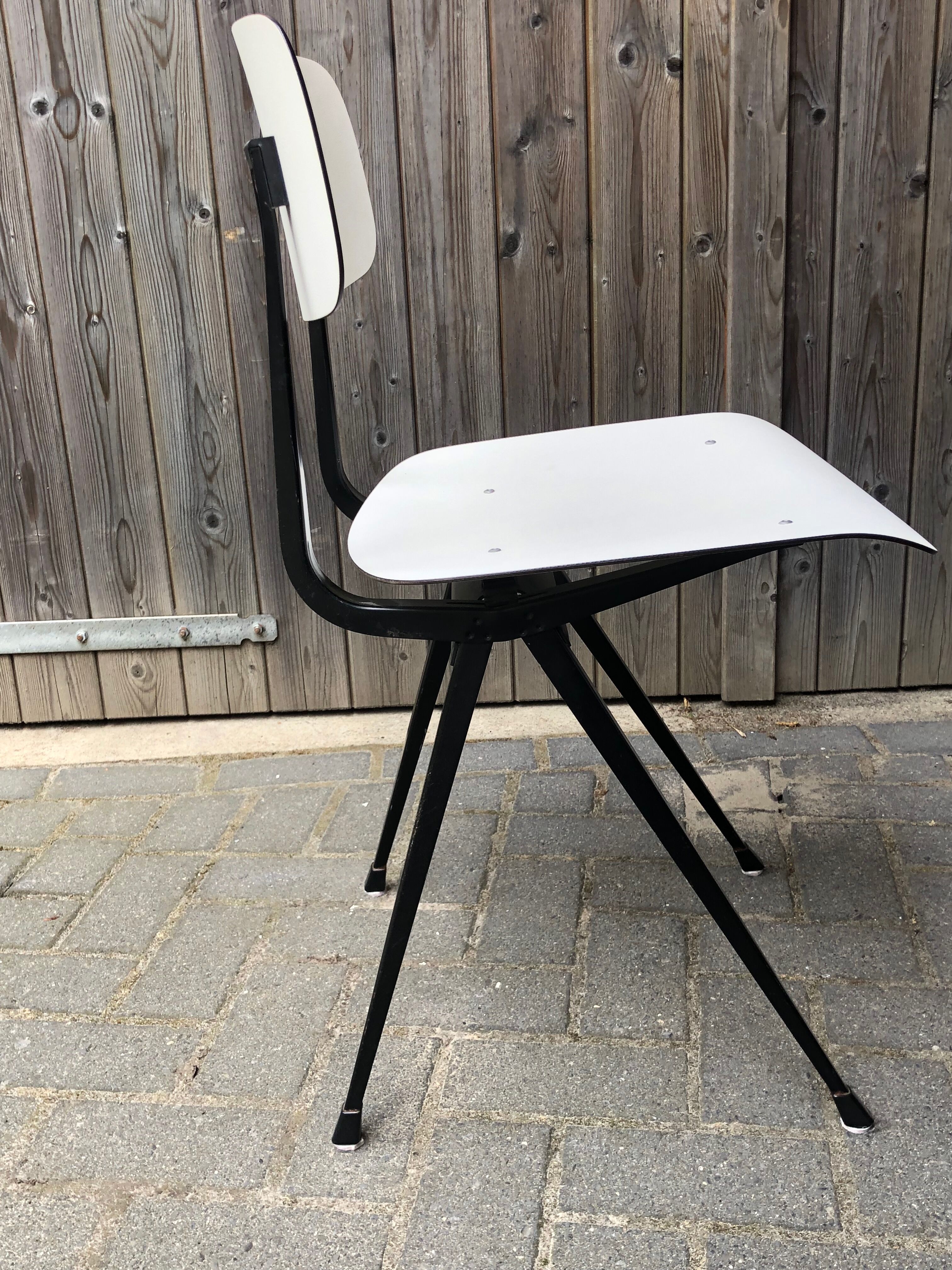 Desk and chair by Friso Kramer Ahrend de Cirkel Result