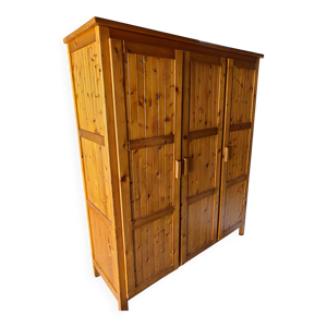 Armoire en pin