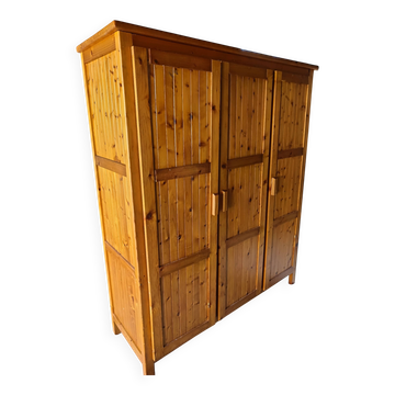 Armoire en pin