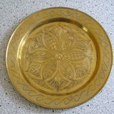 Assiette en métal ciselé style oriental