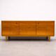Buffet de style scandinave moderne du milieu du siècle en placage de bois chaud, années 1960-1970