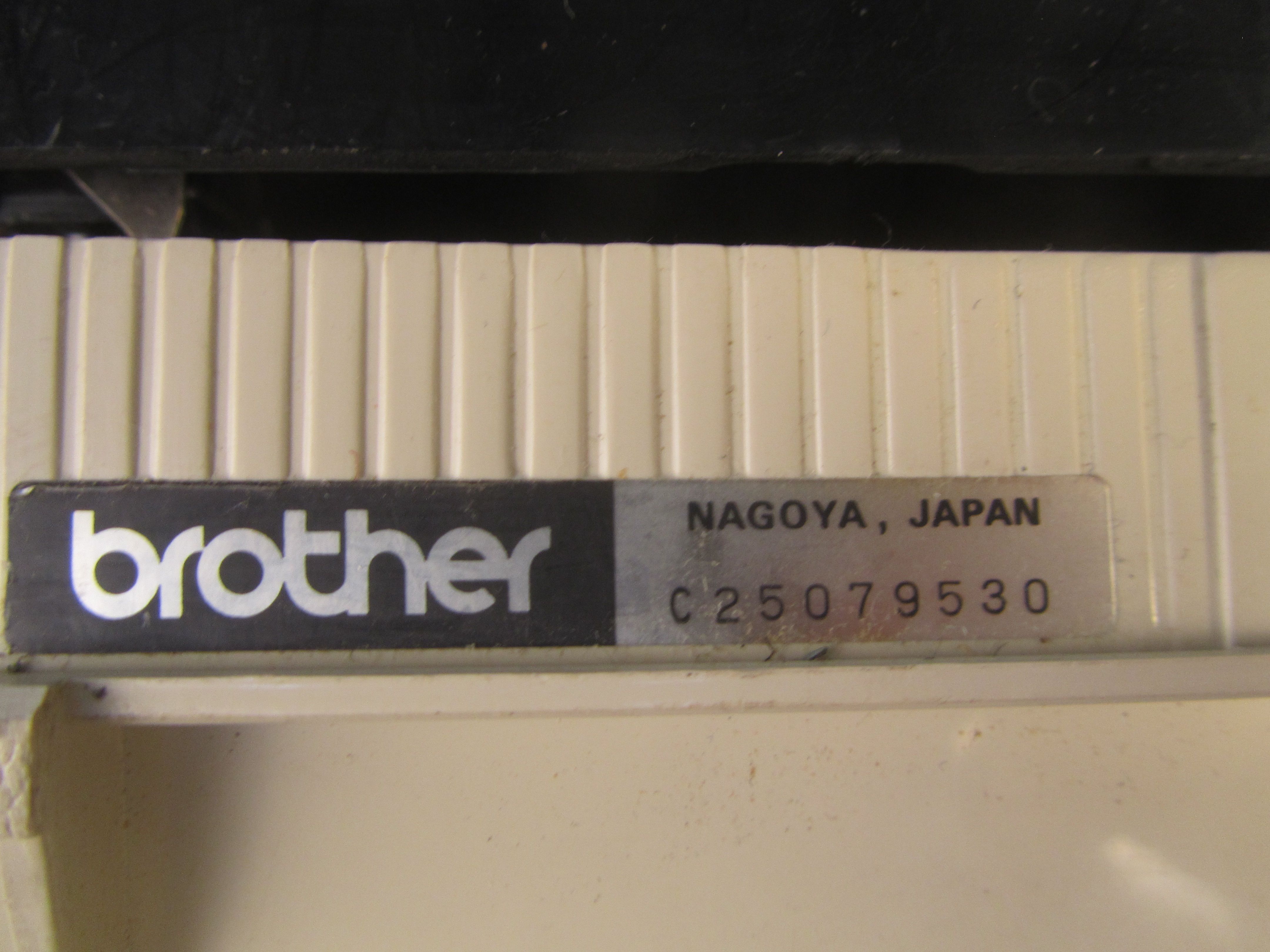 Brother 750 TR typewriter as new. Made in Japan new roll