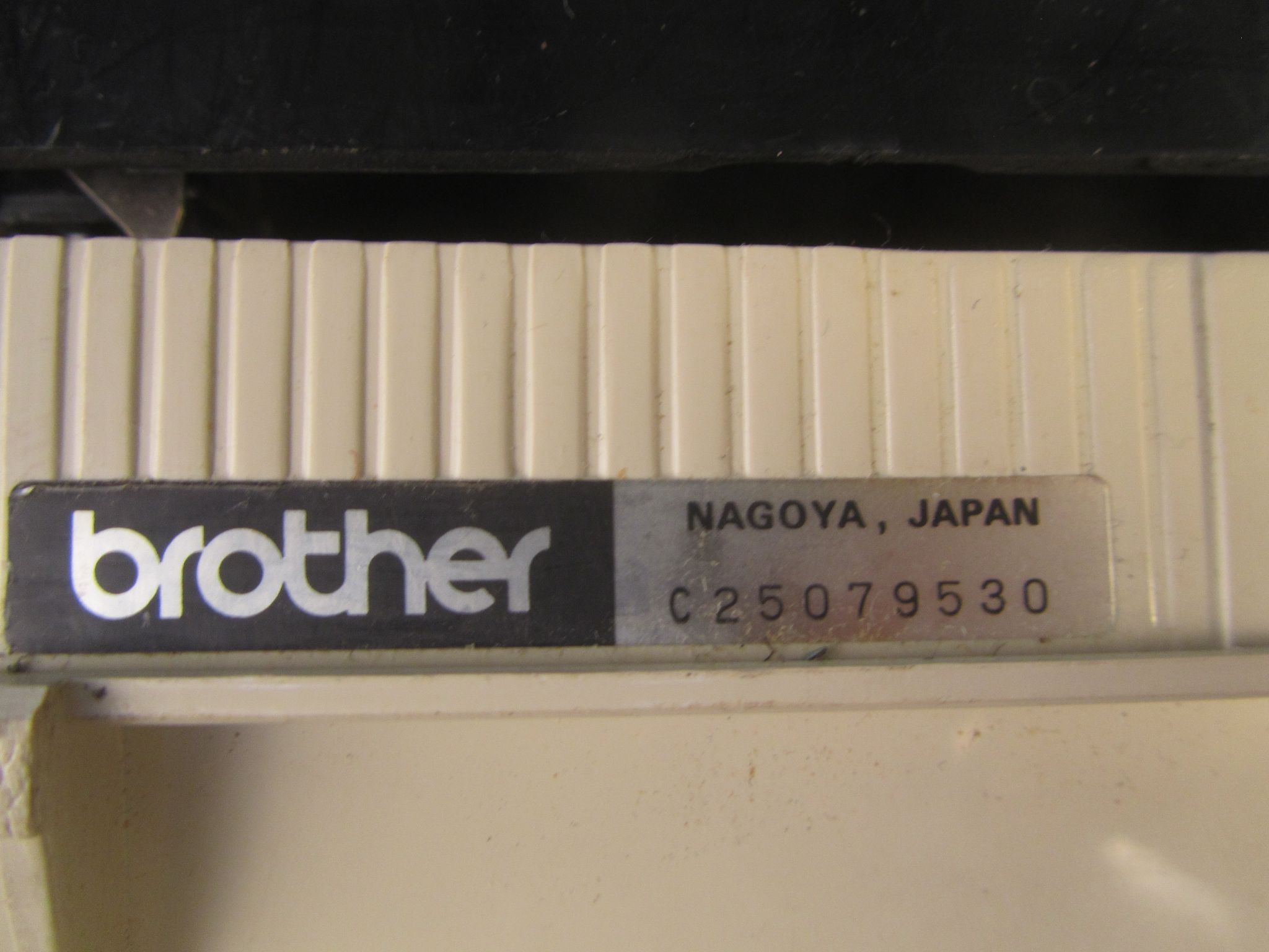 Machine à écrire Brother 750 TR comme neuve. Made in Japan rouleau neuf